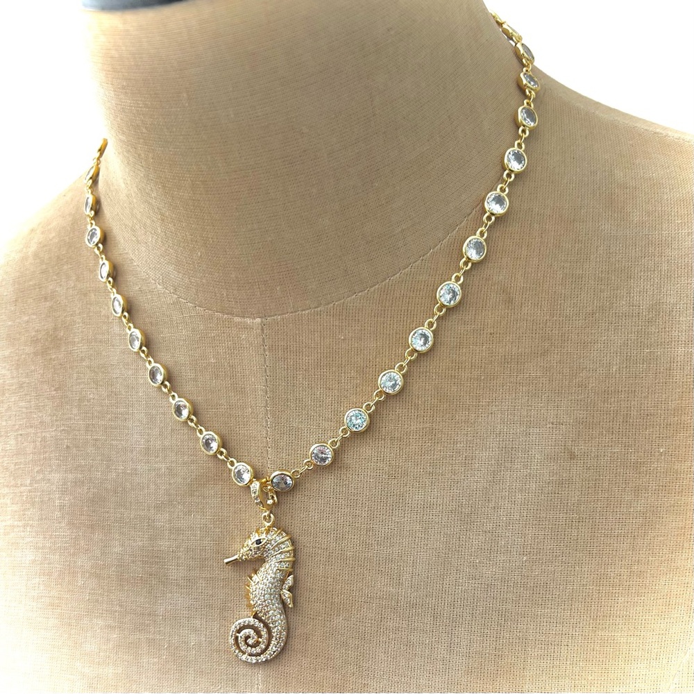 NWT✨Sparkling✨SEAHORSE 2 in 1 Necklace